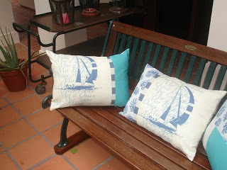 Blue cushion photo by Reginadw