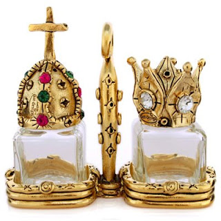 vintage king-queen salt and pepper shaker kitchen set