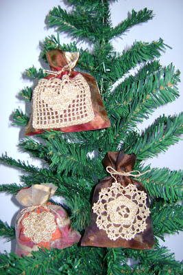 the pretty potpourri pouches on christmas tree