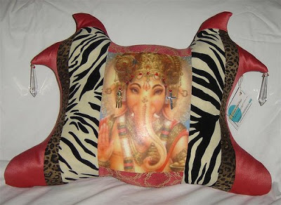 Art pillow with a zing