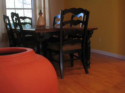 The striking contrast of an old world dining table
