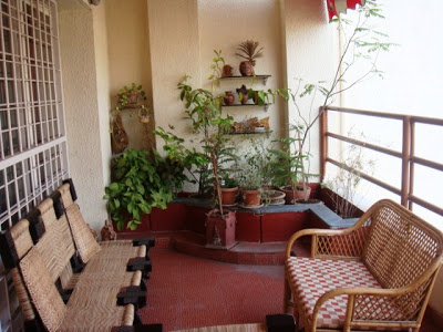 The wooden sitting piece with a bamboo at the terrace