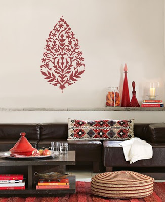 wall decor motif using stencil