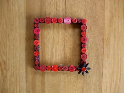 DIY recycled decor - button picture frame