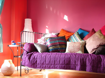 A pretty pile of pillows on the daybed | Bella's room in Canada | theKeybunch decor