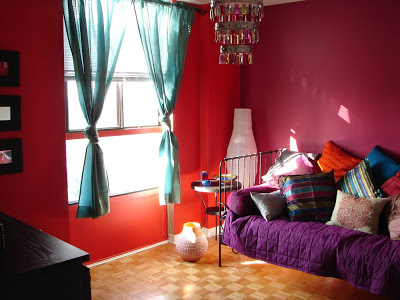 A collection of pillows on the daybed | Bella's room in Canada | theKeybunch decor