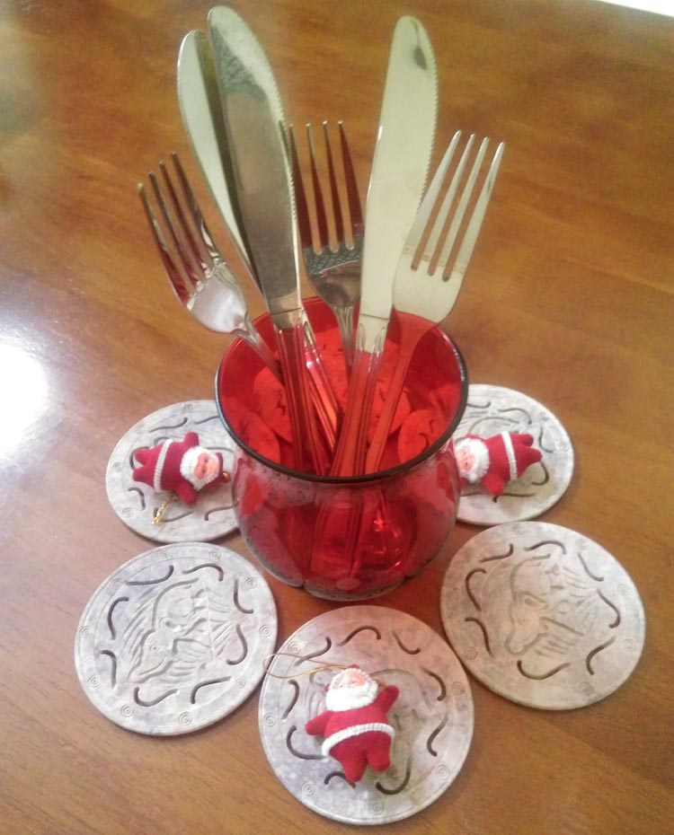 A quick but striking cutlery arrangement at an impromptu Christmas do this year at my home