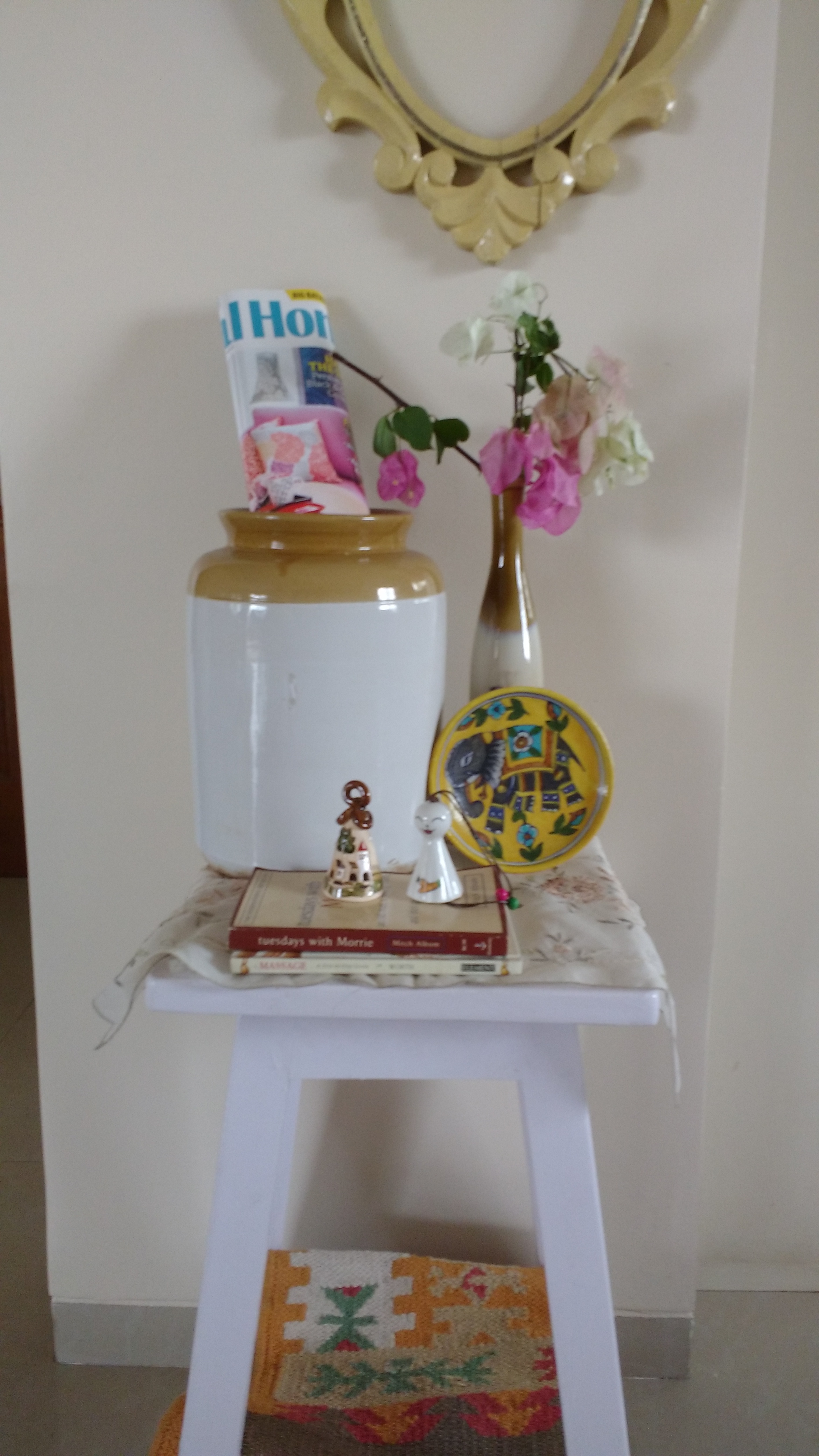 barni and flower vase