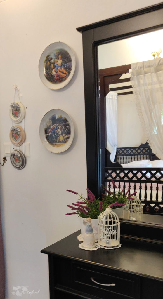 Jayashree Rajan's garden apartment tour on The Keybunch: wall plates, birdcage and cabinet