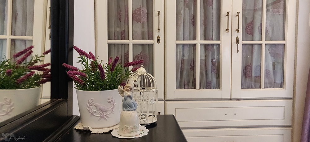 Jayashree Rajan's garden apartment tour on The Keybunch: Old wooden cupboards for a vintage look