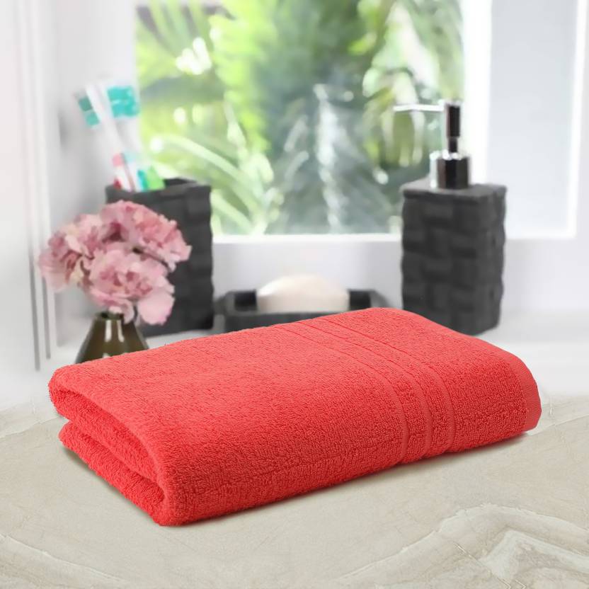 A fresh flowers and bath towel in peach color, a great way to decorate bath spaces