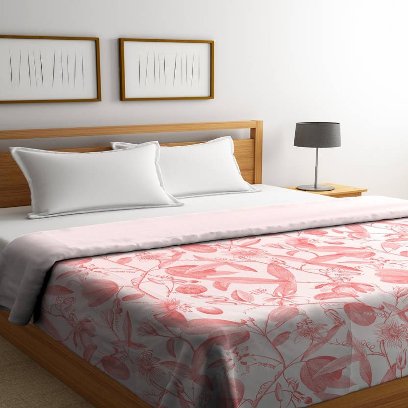 Cotton double bed comforter printed in coral color