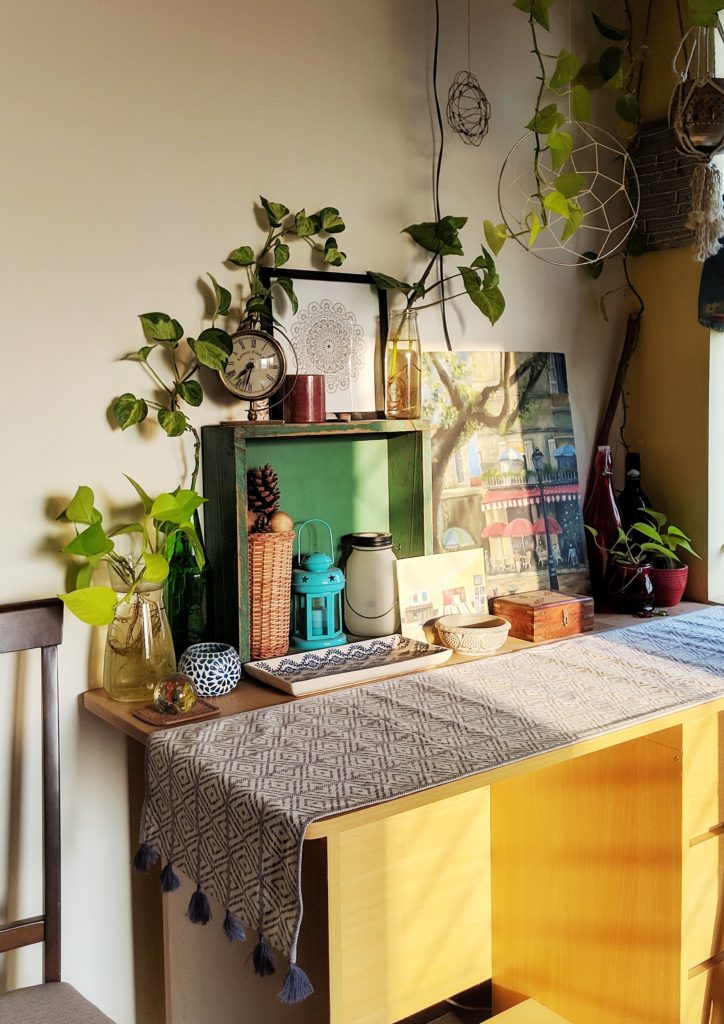 Jayati and Manali share their home tour as the science home décor - A classic example of eclecticism. Wood, ceramics, stone, metal, cane, a juxtaposition of ethnic and contemporary elements