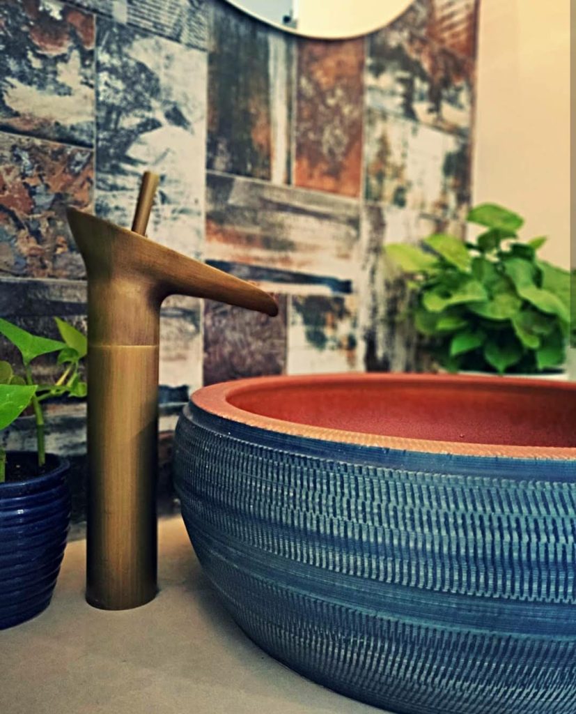 Home style Tour with Rajni in Hyderabad: the blue sink, vintage tap and green plants decorated by Rajni