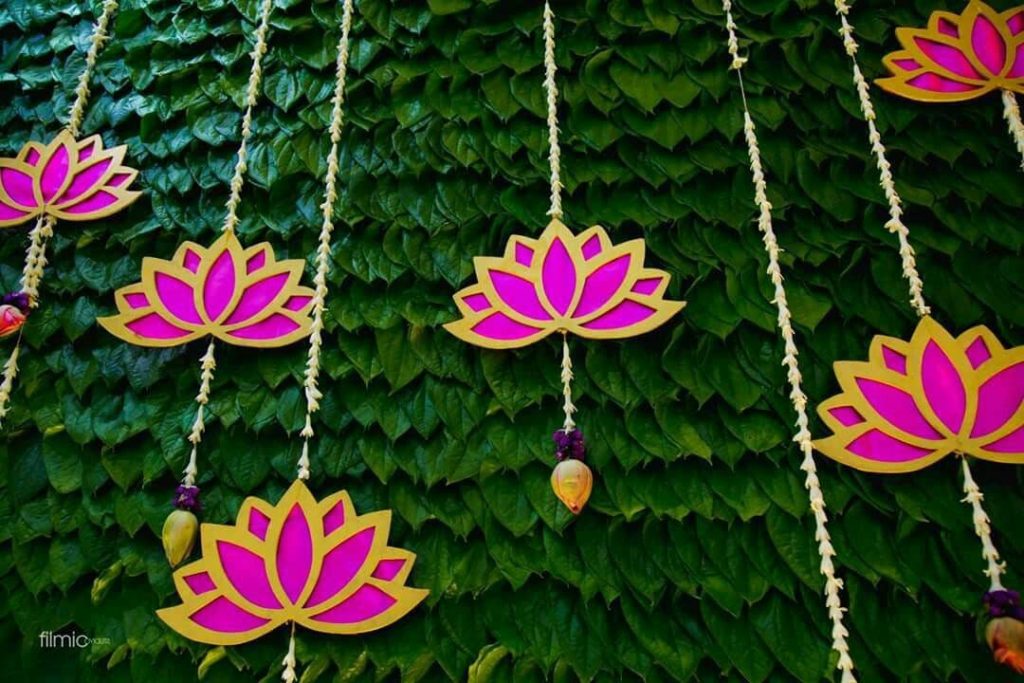 Covered the entire area of banana leaf with fresh betel leaves and mini roses were pinned randomly for some color