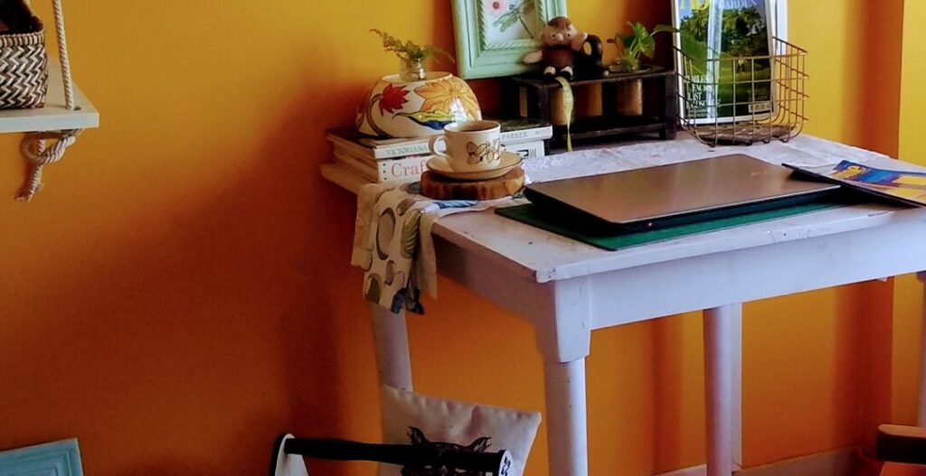 dedicated food and beverage space | home office