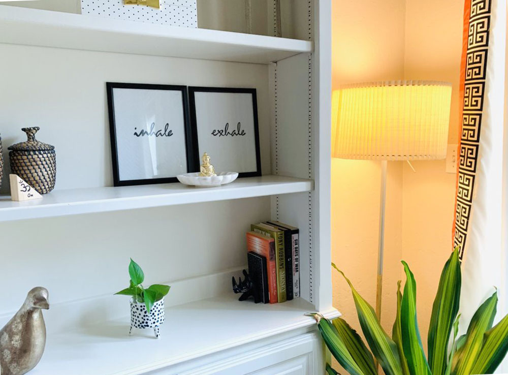 vintages at the corner of the room | Ruma's Indian Home in Texas | theKeybunch decor blog