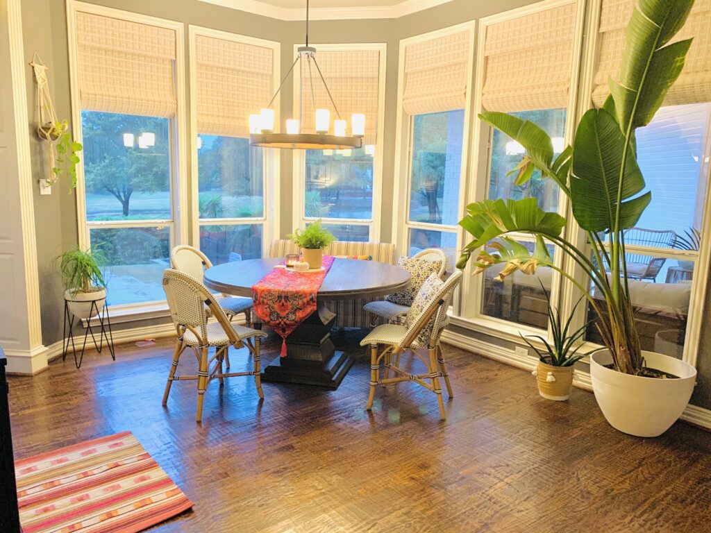 All plants from the porch are inside the breakfast nook | Ruma's Indian Home in Texas | theKeybunch decor blog