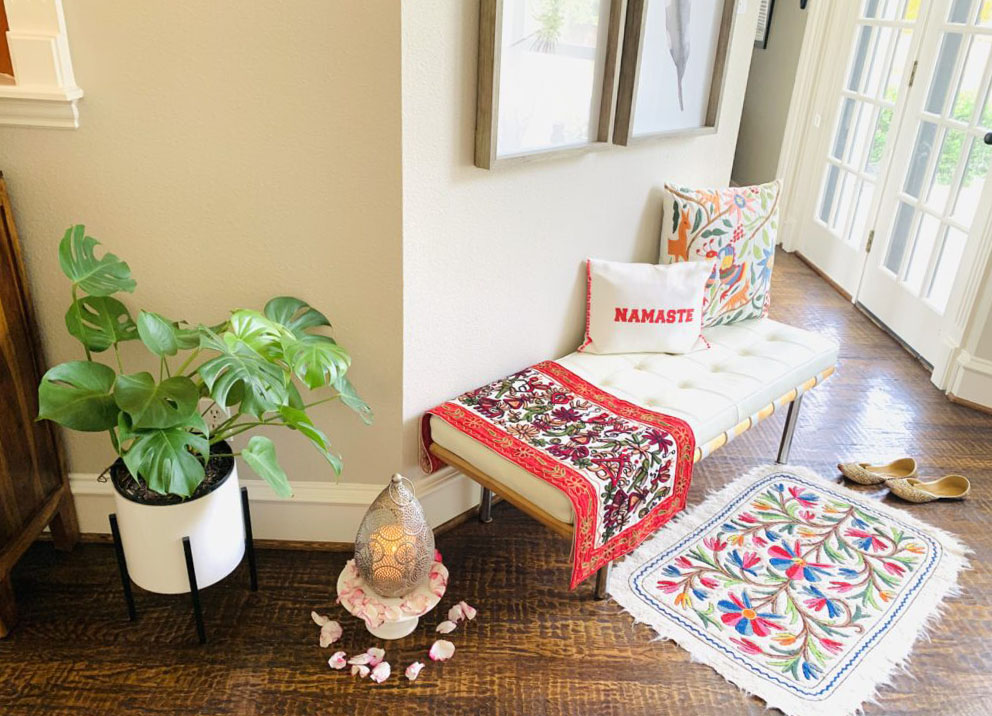 Entryway decor | Ruma's Indian Home in Texas | theKeybunch decor blog