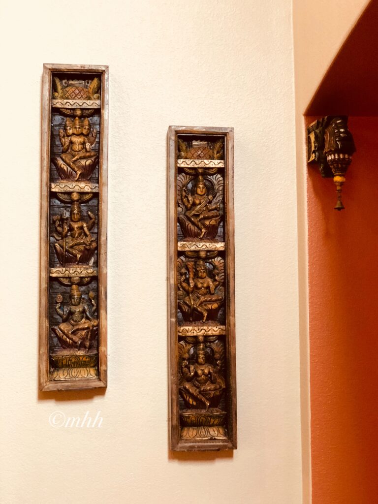 Home tour of Meena Harish | The corbels and wall panels displayed in the foyer