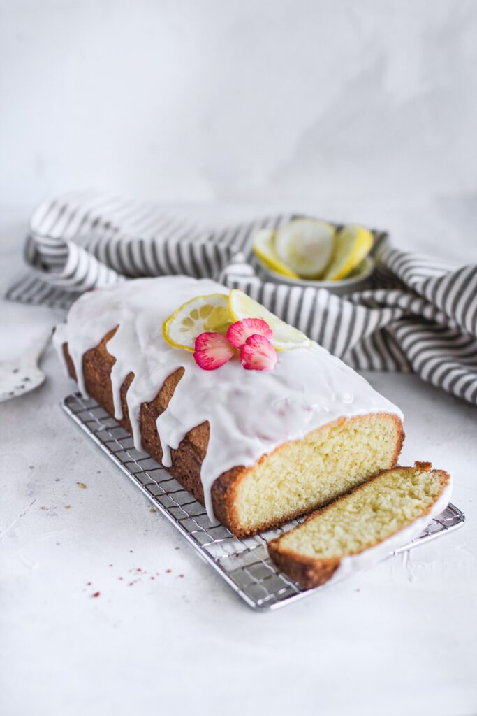 lemon drizzle cake - Thekeybunch decor blog