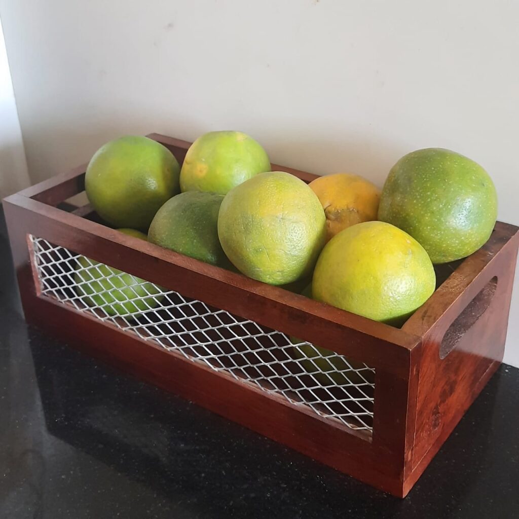 Wood and net storage basket is a great product for kitchen produce, bookshelves, bedroom shelves or home office essentials | A case for Baskets | TheKeybunch decor blog