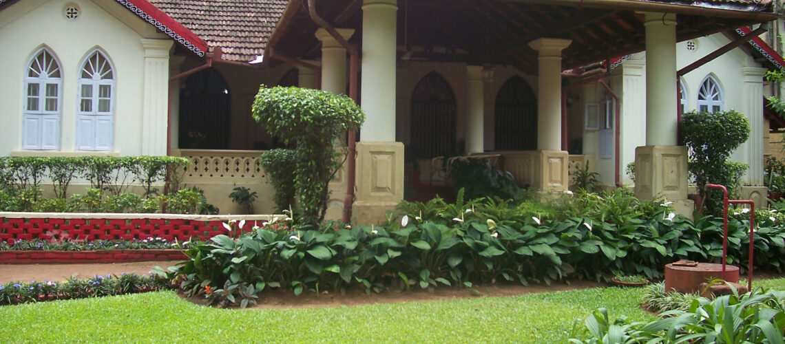 The beautiful manicured garden | Belmont House in Mangalore, India | TheKeybunch decor blog