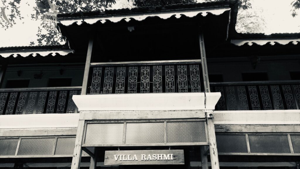Villa Rashmi - A Heritage Gem in Mumbai | The cast iron grills running across the entire first floor of the villa with Goddess Laxmi incorporated in the design | TheKeybunch decor blog