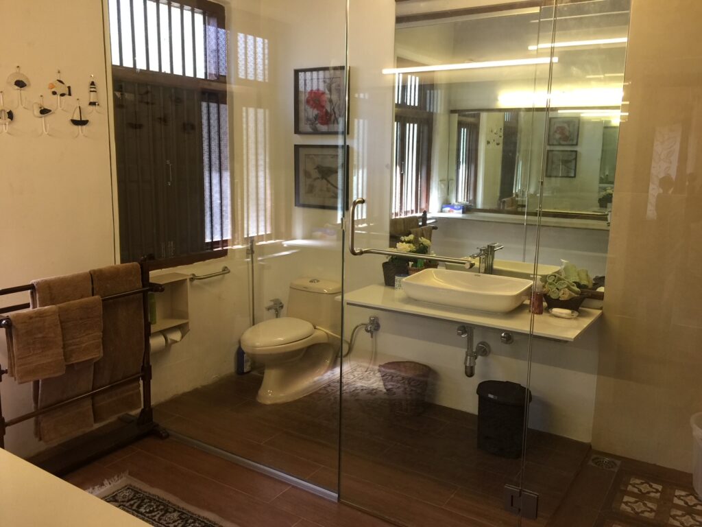 Villa Rashmi - A Heritage Gem in Mumbai | The bathroom at the private bedroom at villa | TheKeybunch decor blog