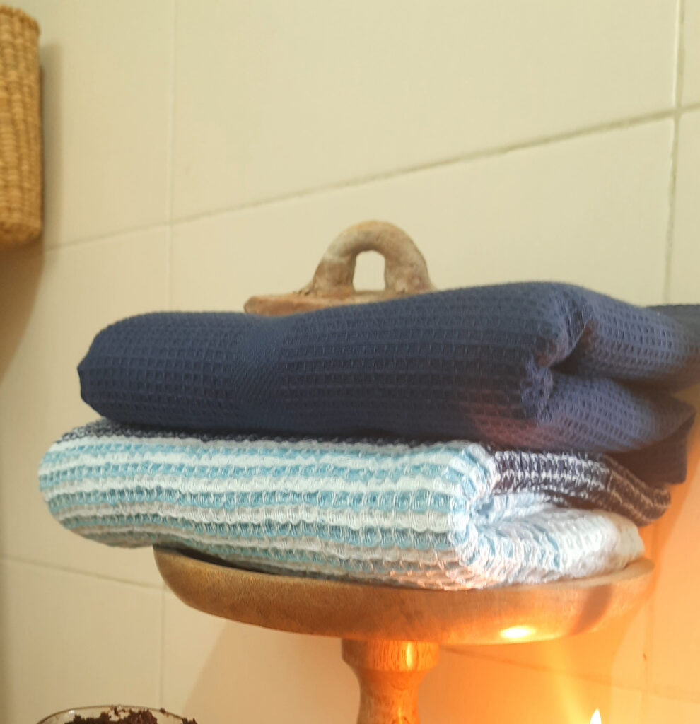 6 Lovely Sustainable Alternatives in the Bathroom!|Hamam towels are lightweight and very absorbent, as well as fast drying | Alternatives to Plastic in the Bathroom