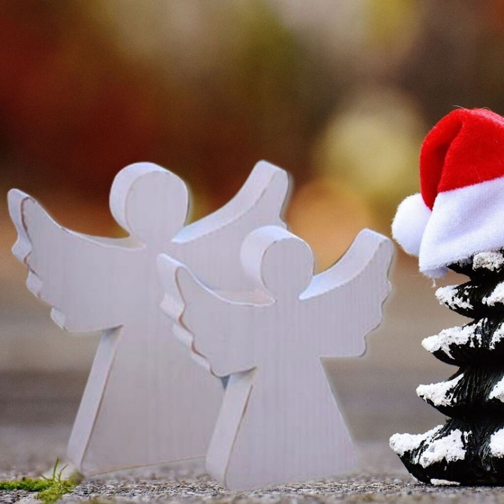 Christmas products from thekeybunch store | A wooden distress-painted angels to add quiet charm to your Christmas decor