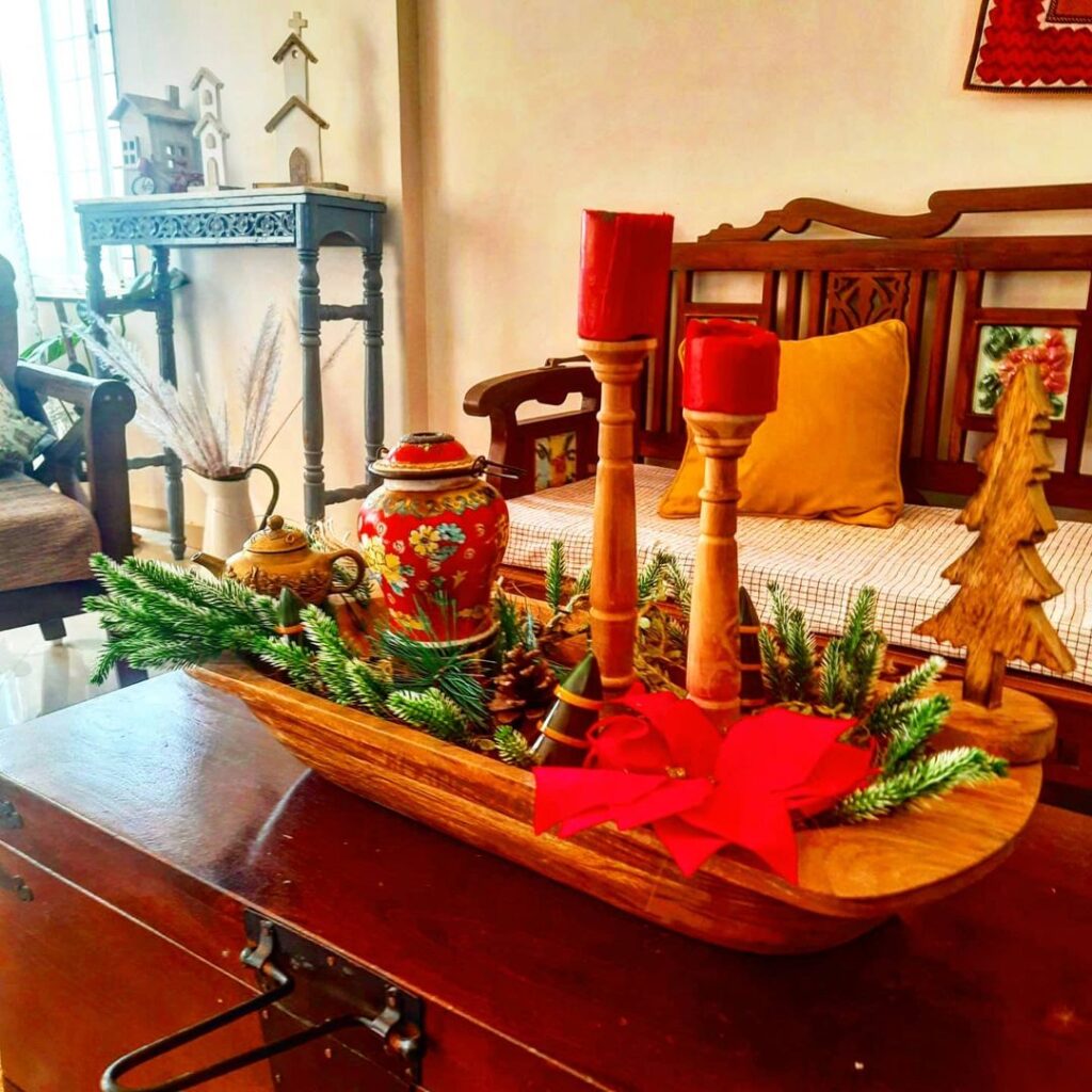 Doughbowls Christmas decor | A dough bowl with red color is a cool centerpiece for Christmas home decor