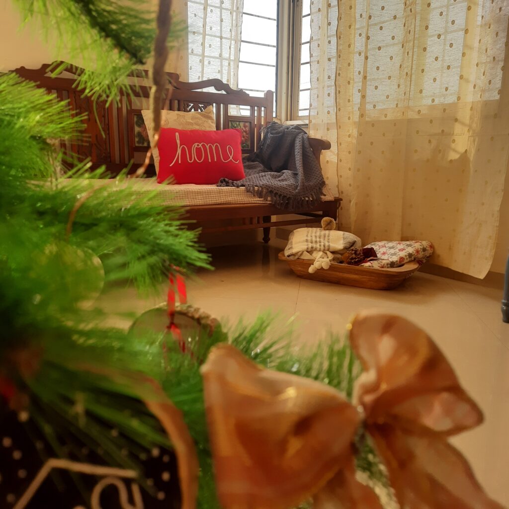 Christmas home decor | Doughbowl as throws storage
