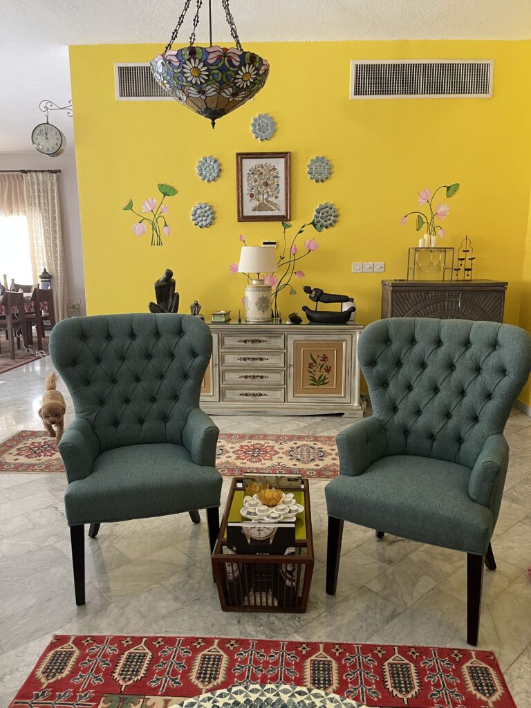 Prameela Nair's Art-Infused Home Abudhabi | Antique/vintage items incorporated in Prameela home decor