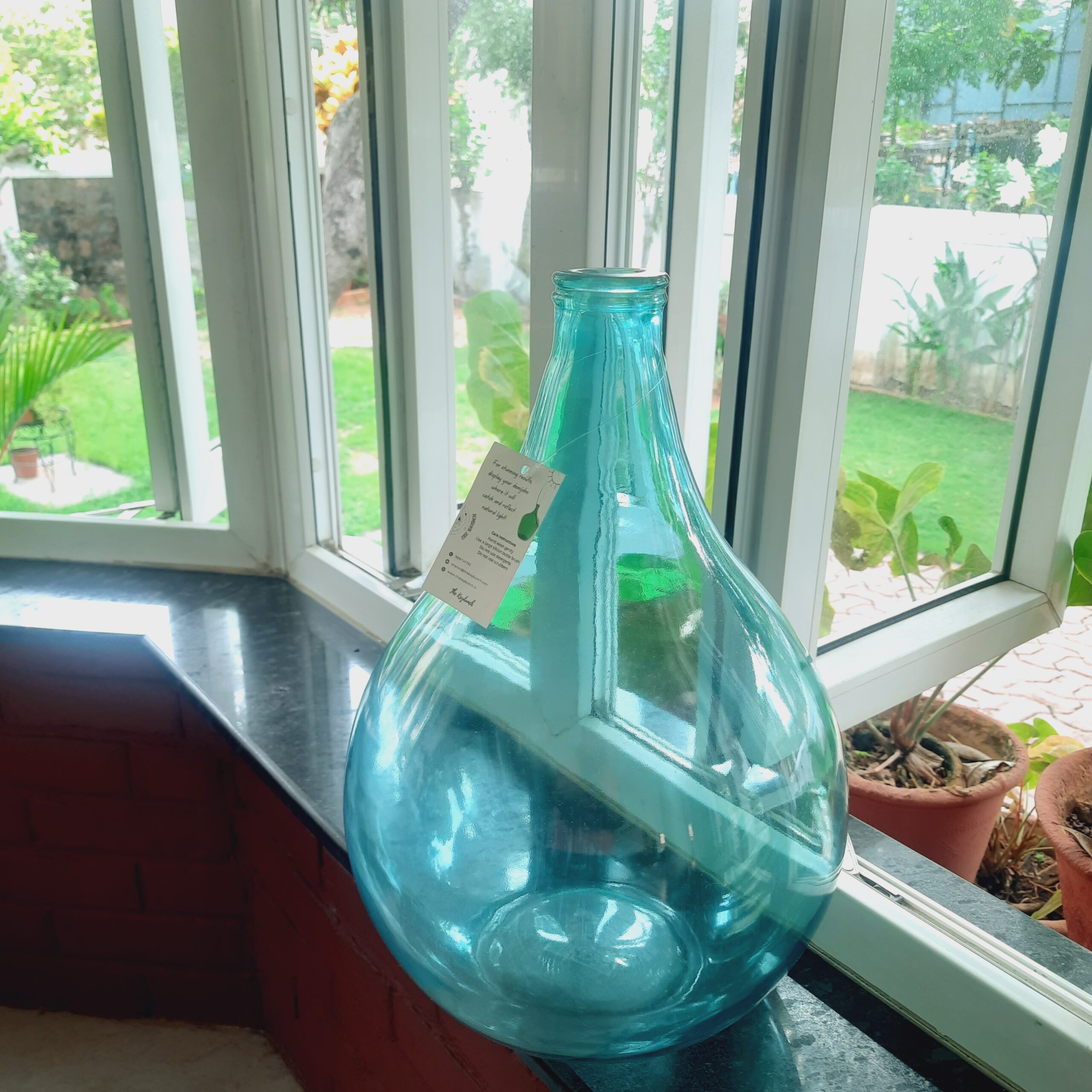 Demijohns in Indian Decor | Demijohn can catch sun rays, shine and make everything look lovelier