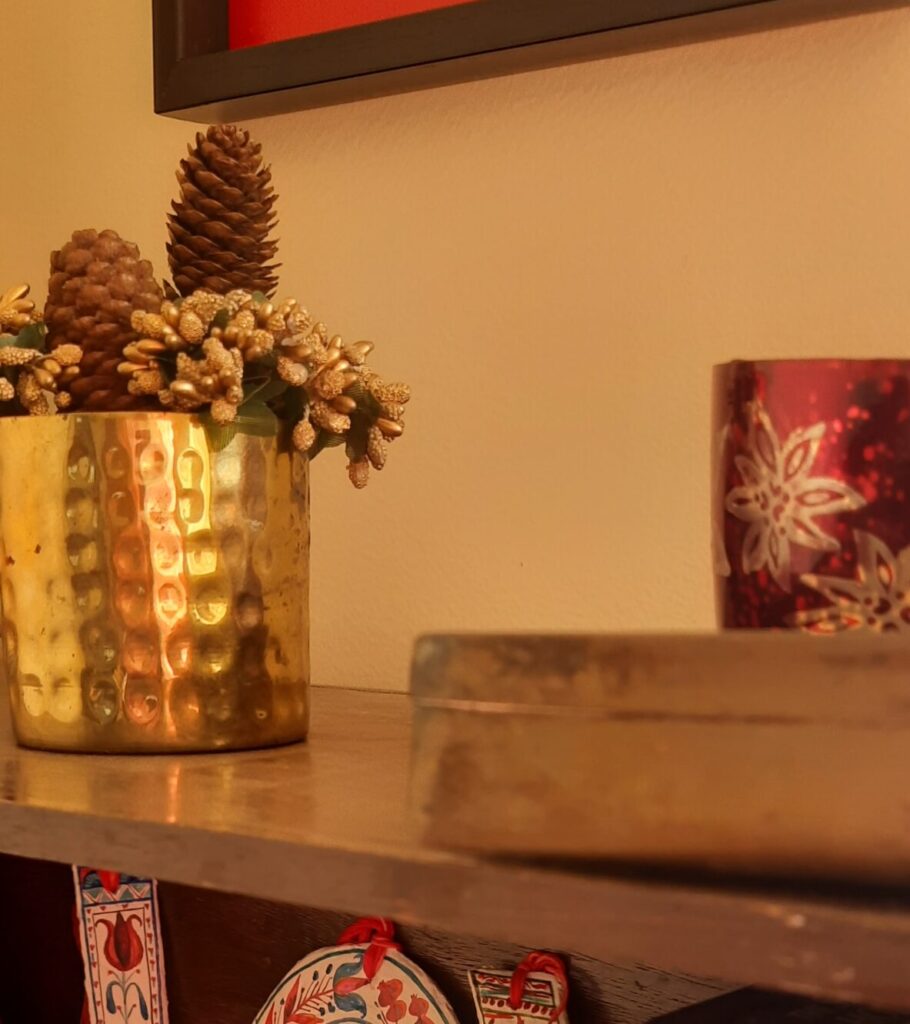 The festive Christmas party | Adding some more warmth to your home this Christmas is by adding copper accents - think copper candle holders and copper pots