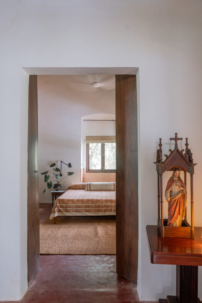 The beautiful old altar |