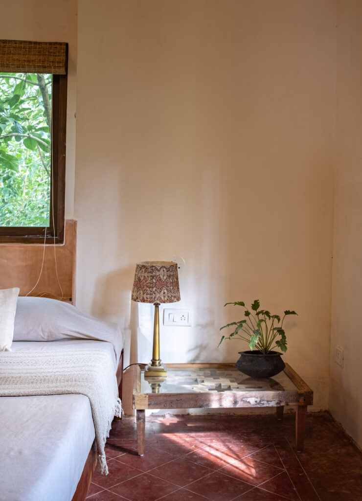 Antique furniture, green plant and brass lamp at the bedroom |