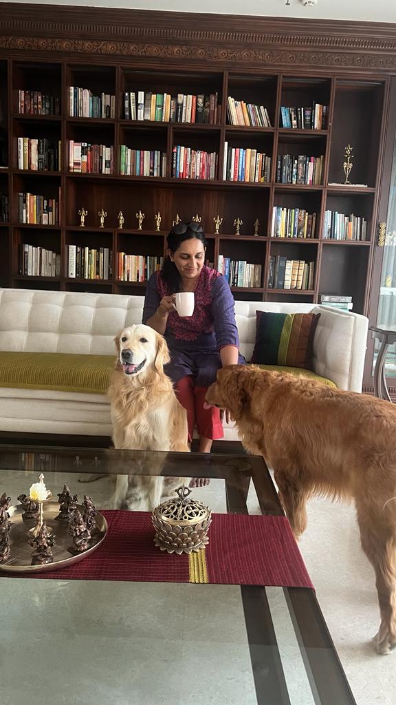 Sharon the founder of TheKeybunch decor blog with two dog Pickles and Cookie | Ranjana and Milind's apartment in Pune